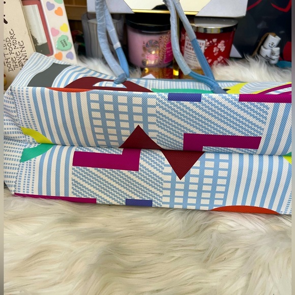 Lacoste Tote with Zipper Top Closure - Picture 6 of 8